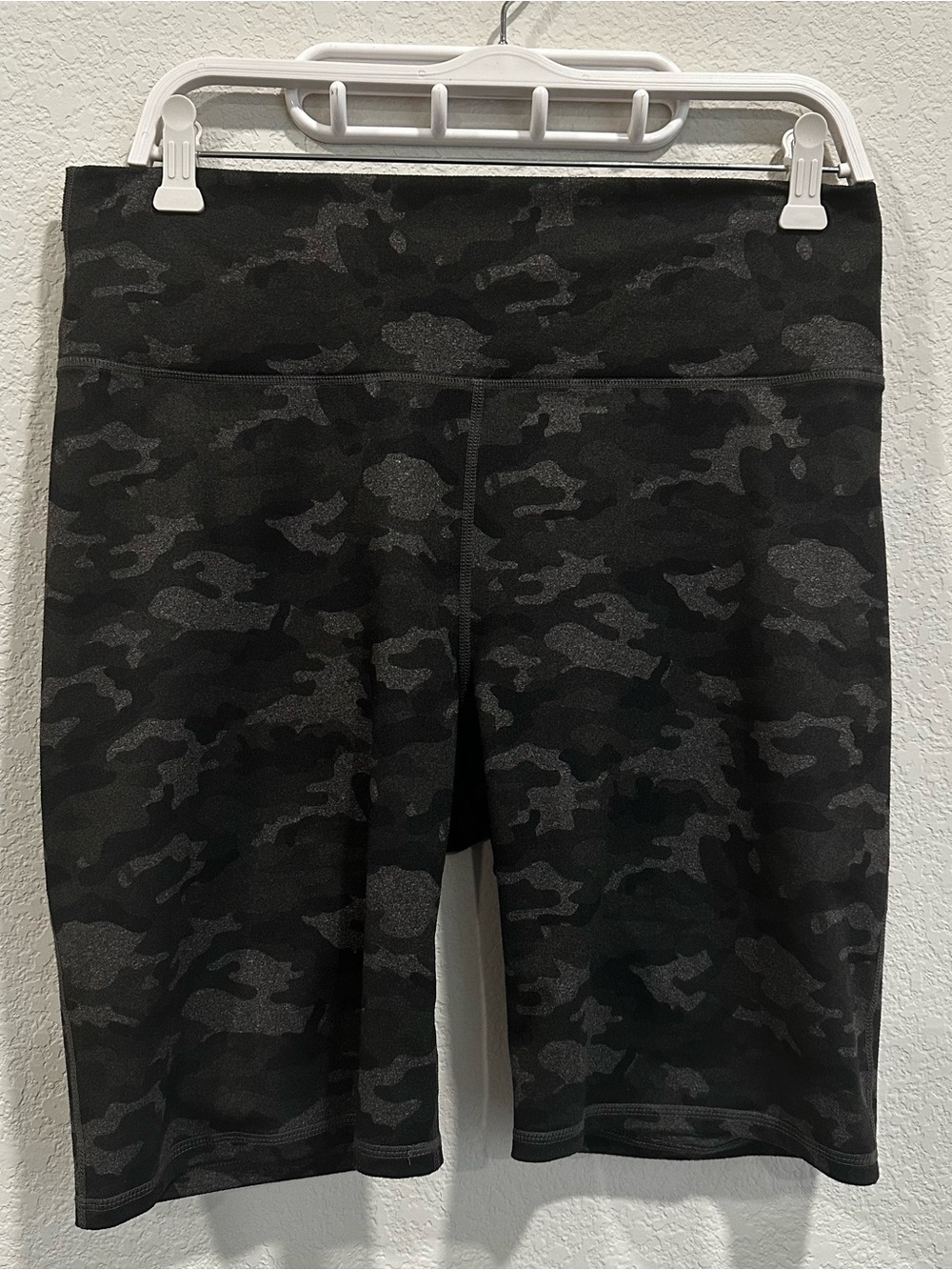 Fabletics Women's Black Camo Athletic Bike Shorts